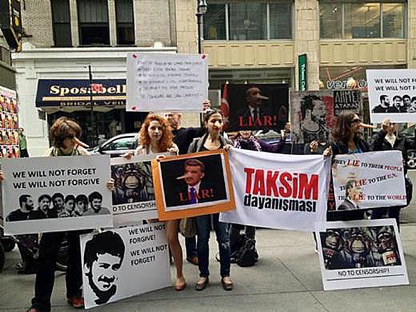 Abdullah Gül’e ilginç protesto