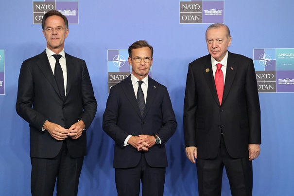 ERDOĞAN DÜNYA LİDERLERİNE TABANCA HEDİYE ETTİ