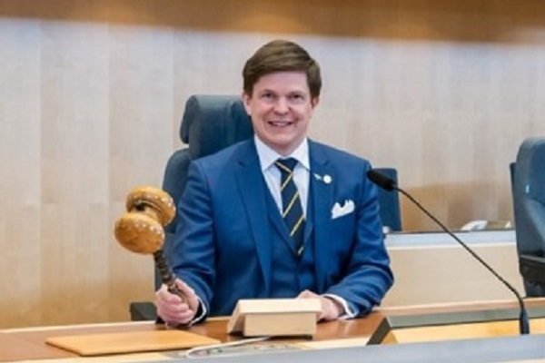 İSVEÇ MECLİS BAŞKANININ LÜKS SEYAHATİ PAHALIYA MAL OLDU