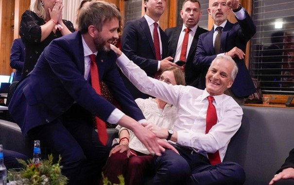 NORVEÇ’TE SOSYAL DEMOKRAT / YEŞİLLER KOALİSYONU İKTİDARI KORDU