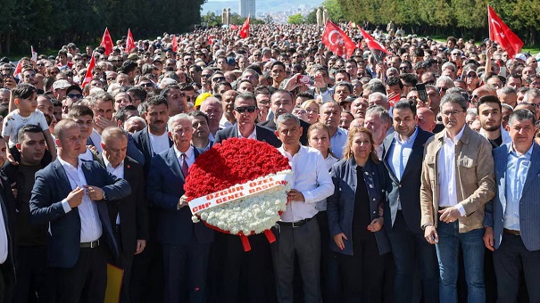 ÖZGÜR ÖZEL’İN ANKARA GÜVEN PARK MİTİNGİNE ON BİNLERCE KİŞİ KATILDI