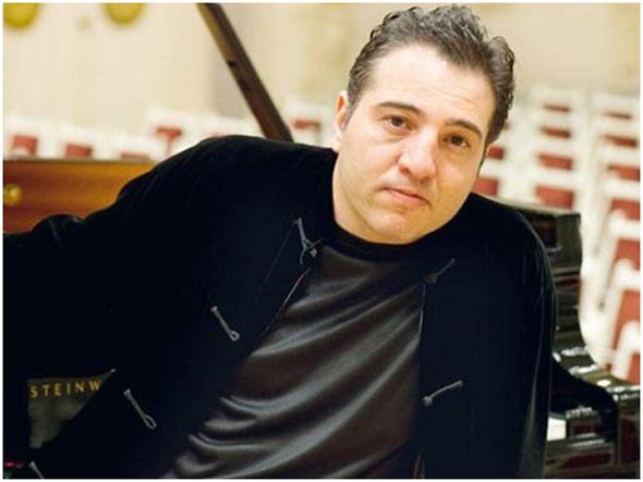 Fazıl Say, 'Akilspor'a karşı 'takım' çıkardı