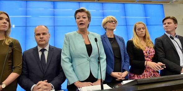 HÜKÜMET İLE MUHALEFET PARTİLERİ MÜLTECİ KONUSUNDA ANLAŞTI