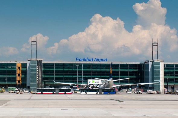 FRANKFURT HAVAALANI’NDA BİBER GAZLI SALDIRI DÜZENLENDİ