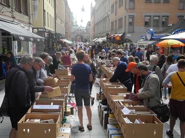 STOCKHOLM'UN EN UZUN KİTAP STANDI