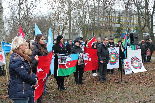İsveç'te Rusya Büyükelçiliği Önünde Türkmen Protestosu