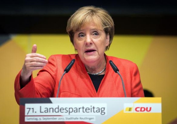 MERKEL: TÜRKLER ALMANYA’YA SEYAHAT EDEBİLİR, ÜLKEMİZDE GAZETECİ TUTUKLANMIYOR