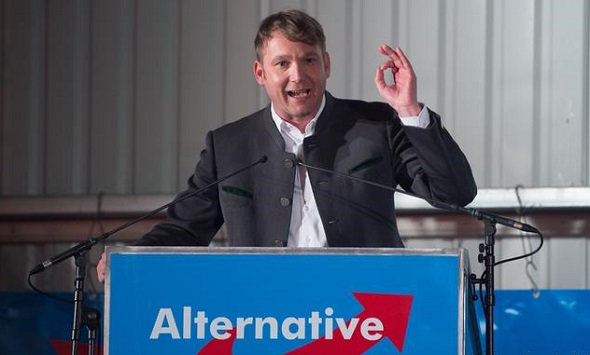 AfD’Lİ POLİTİKACIDAN TÜRKLERE “DEVE GÜDÜCÜ” HAKARETİ