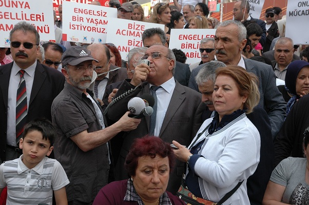 Özgür ve Bağımsız Bir Türkiye’de Yaşamak İstiyoruz