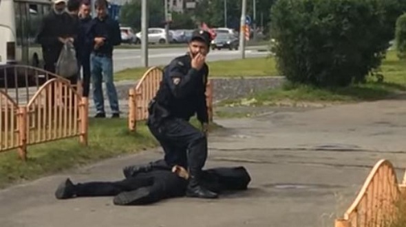 RUSYA’DA BIÇAKLI SALDIRI
