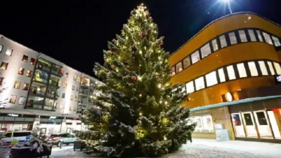 85 YAŞINDA BİR KADIN NOEL AĞACININ ALTINDA ÖLÜ BULUNDU