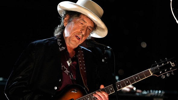 NOBEL SAHİBİ BOB DYLAN’A ULAŞILAMIYOR