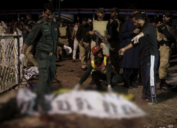 PAKİSTAN’DA İNTİHAR SALDIRISI: 65 ÖLÜ, 280 YARALI