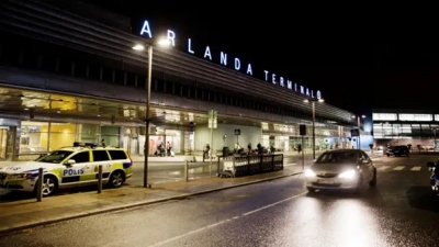 BİR YOLCU ARLANDA HAVAALANINDA YÜKLÜ MİKTARDA PARAYLA YAKALANDI