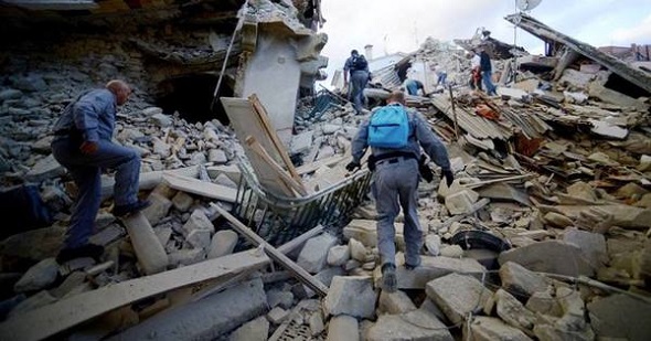 İTALYA’DA DEPREM: 2 ÖLÜ