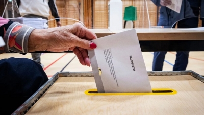 İSVEÇ SEÇİMLERİ MASA TOPUNA DÖNDÜ