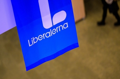 LİBERAL PARTİ ÇÖKÜŞÜ YAŞIYOR