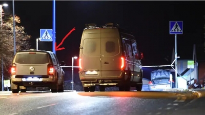 MARİEFRED’DE BİR ARABADA PATLAYICI VE SİLAHLAR BULUNDU