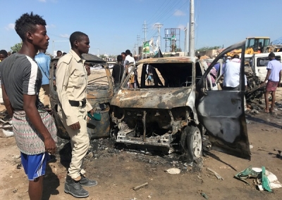 SOMALİ’DE BOMBA YÜKLÜ ARAÇ PATLATILDI: 90 ÖLÜ