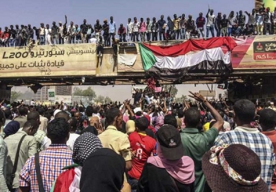 SUDAN DEVLET BAŞKANI ÖMER EL BEŞİR GÖREVİNİ BIRAKTI