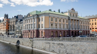 ÜST DÜZEY DİPLOMAT CASUSULUKLA SUÇLANIYOR